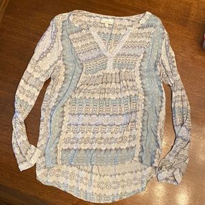 Lucky brand long sleeve blouse. Variety of light blues. Great condition.